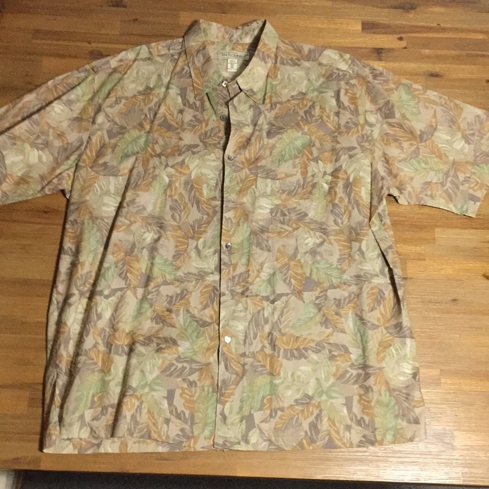 Tori Richards Hawaiian button down short sleeve